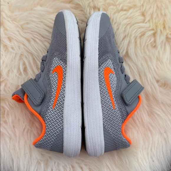 Nike Shoes - Picture 4 of 6